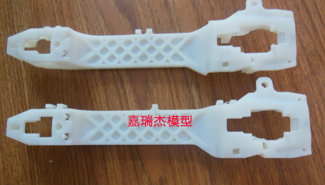 做手板模型時為什么要噴油呢?